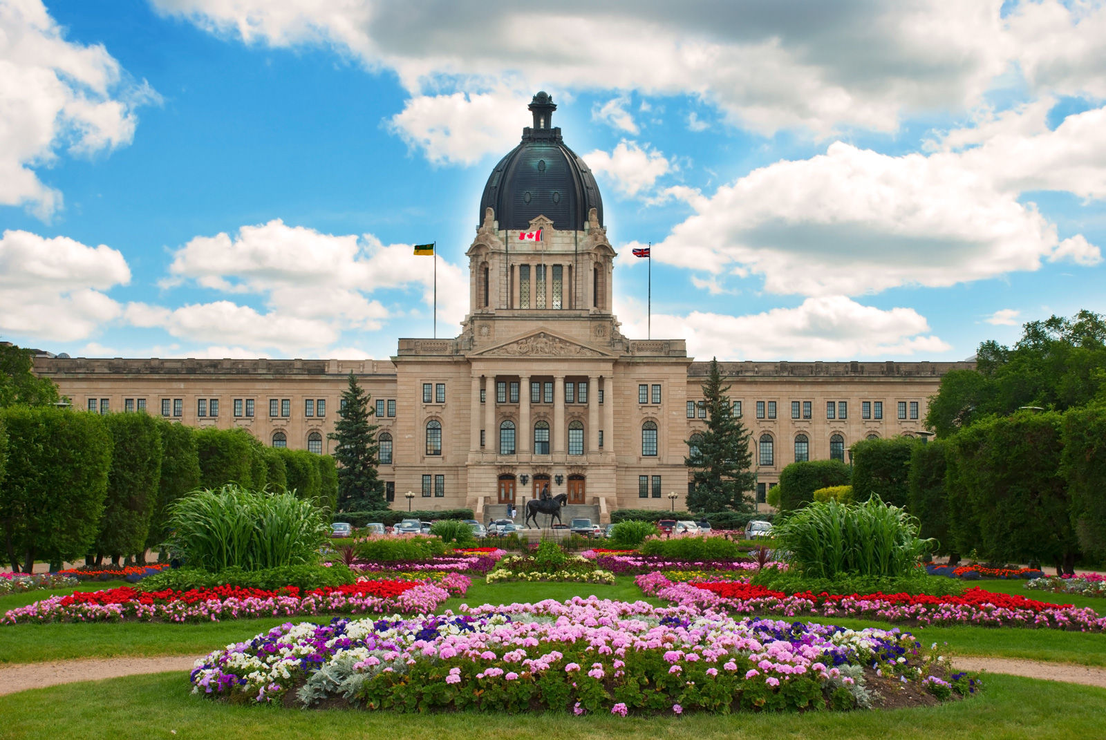 Explore history from your hotel in Regina and see historical landmarks such as the Legislature of Saskatchewan in its beaux-arts architectural style. 
